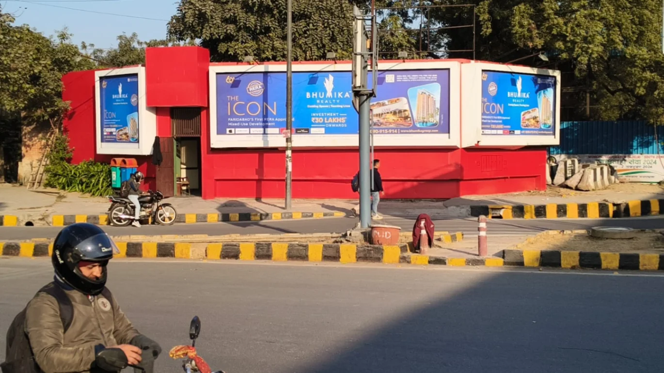 Panchsheel Club Crossing, Outer Ring Road – Facing Airport