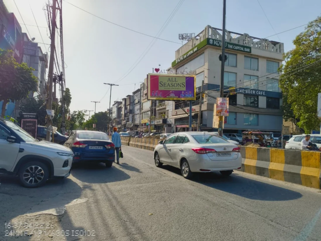 Unipole Advertising in Punjabi Bagh Club Road – Outside Tim Hortons
