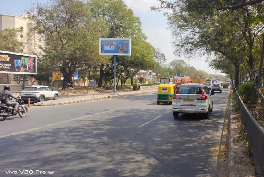 Unipole Advertising in Apollo Hospital Crossing Towards Badarpur