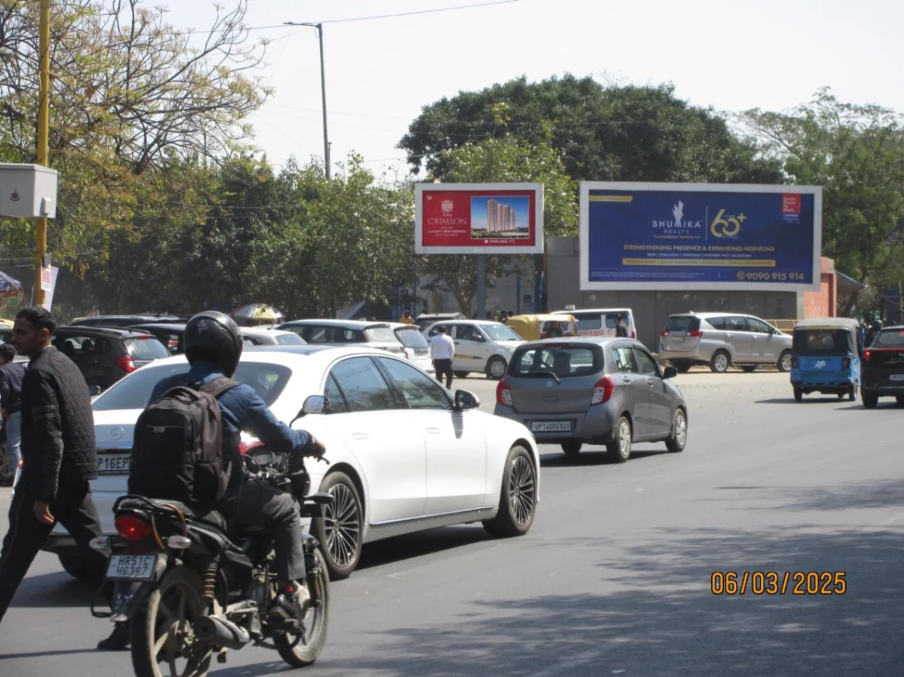 Unipole Advertising in Outside Apollo Hospital – Mathura Road