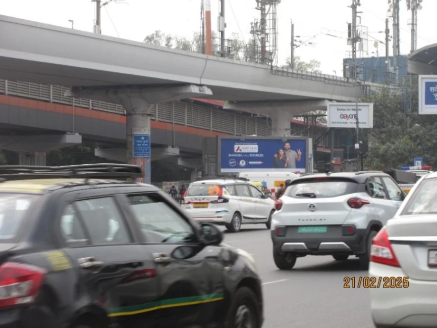 Dhaula Kuan Metro Station, Ring Road