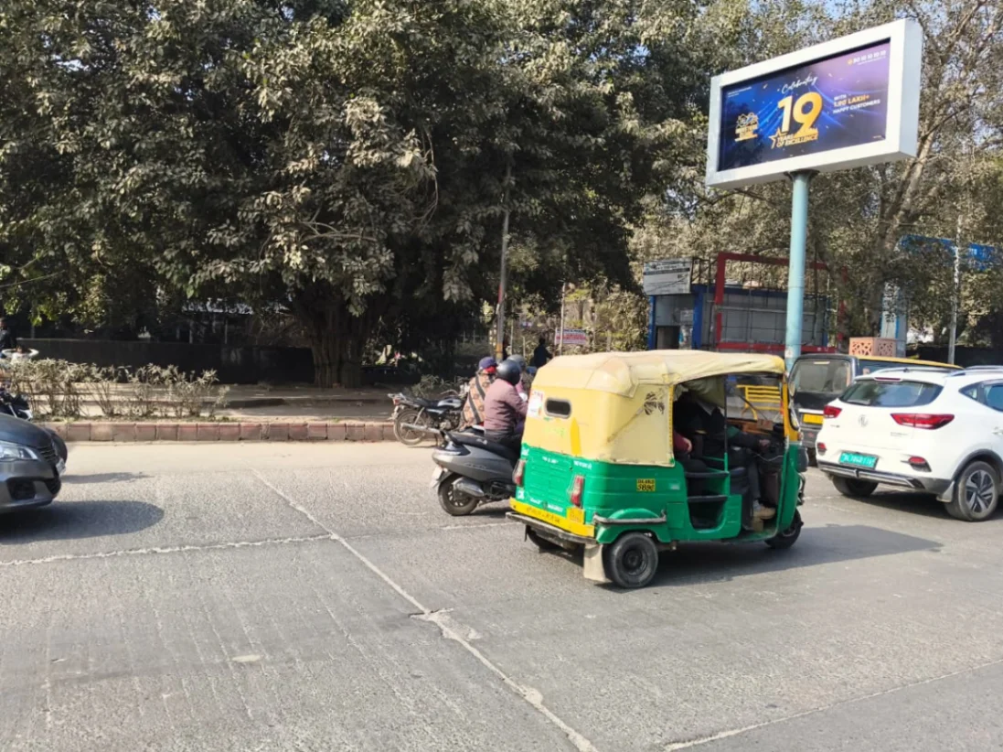 Unipole Advertising in Sheikh Sarai near Bhagat Singh College