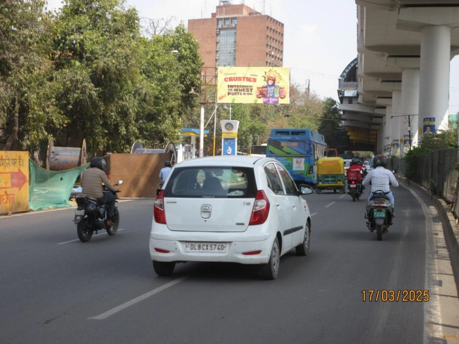 Unipole Advertising in Outside Jaypee Siddharth Hotel