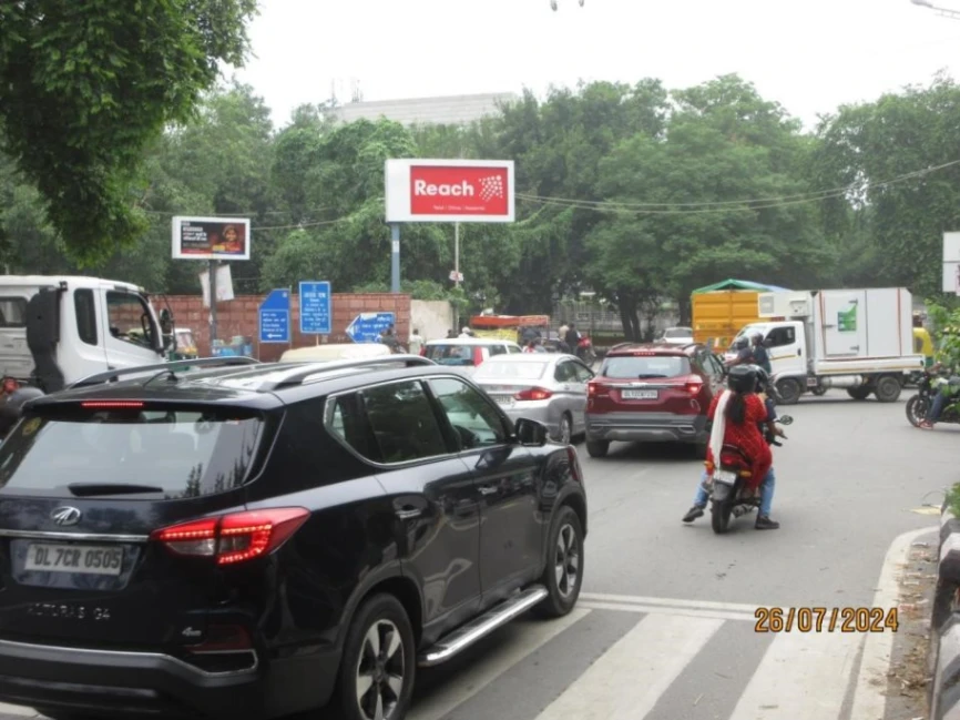 Unipole Advertising in Press Enclave Road – Outside Saket Mall