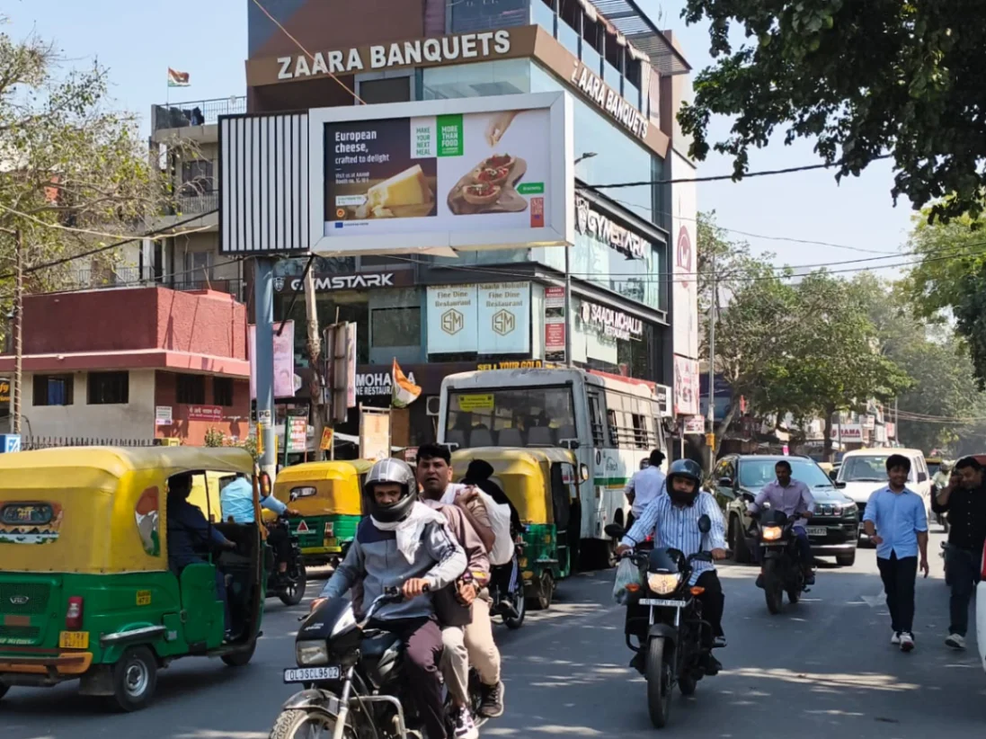 Unipole Advertising in Kalkaji Main Market